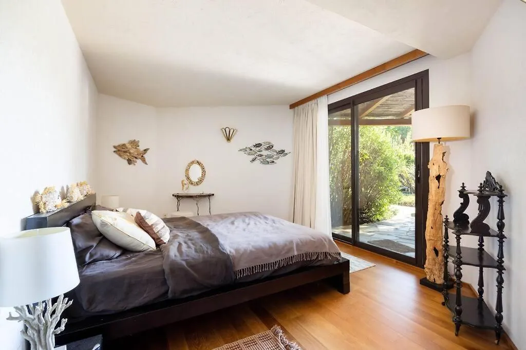 Villa In Gated Community Of Hotel La Reserve Ramatuelle 0*,  Frankrike